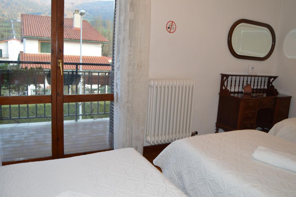 Pension El Peregrino De Larrasoana Екстер'єр фото
